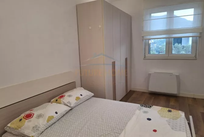 Shtepi ne shitje Apartament ne Tirane, 4+1, Mobilimi E mobiluar, Pagesa 650,000  Euro.