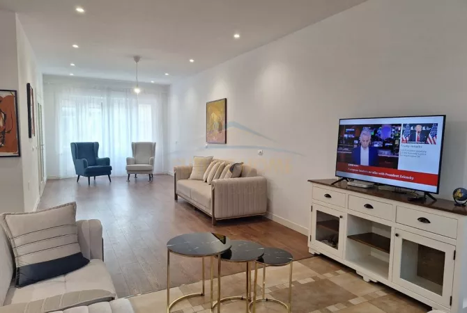 Shtepi ne shitje Apartament ne Tirane, 4+1, Mobilimi E mobiluar, Pagesa 650,000  Euro.