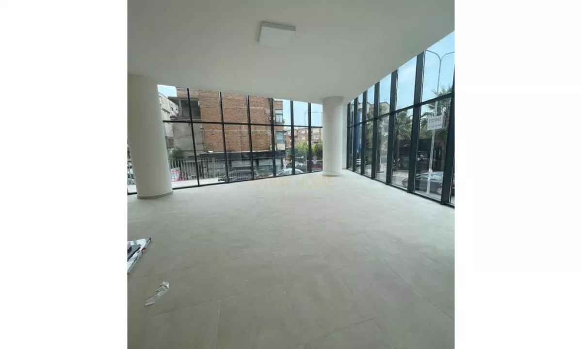 Shitet, Ambient Bizesi, Mine Peza, Tirane PRM40135