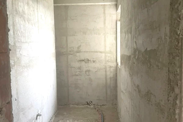 Shtepi ne shitje Apartament ne Tirane, 1+1, Mobilimi Bosh, pa mobiluar, Pagesa 145,000  Euro.