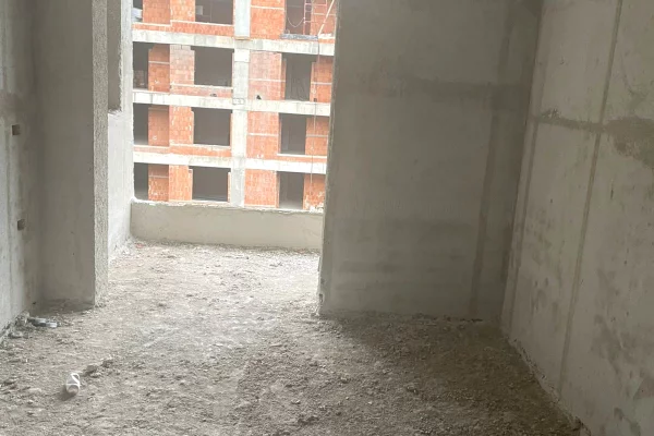 Shtepi ne shitje Apartament ne Tirane, 1+1, Mobilimi Bosh, pa mobiluar, Pagesa 145,000  Euro.