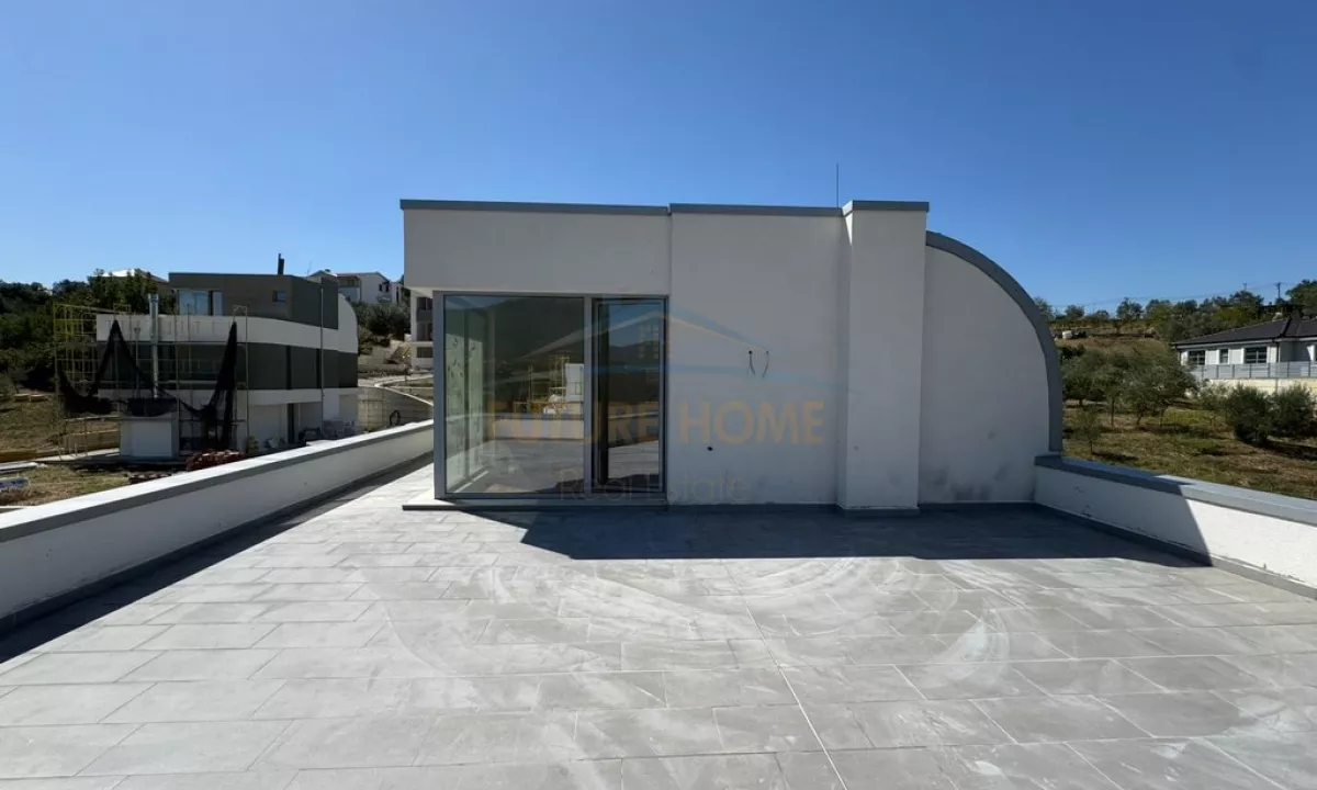 Shtepi ne shitje Vila Luksoze ne Tirane, 3+1, Mobilimi Bosh, pa mobiluar, Pagesa 591,000  Euro.