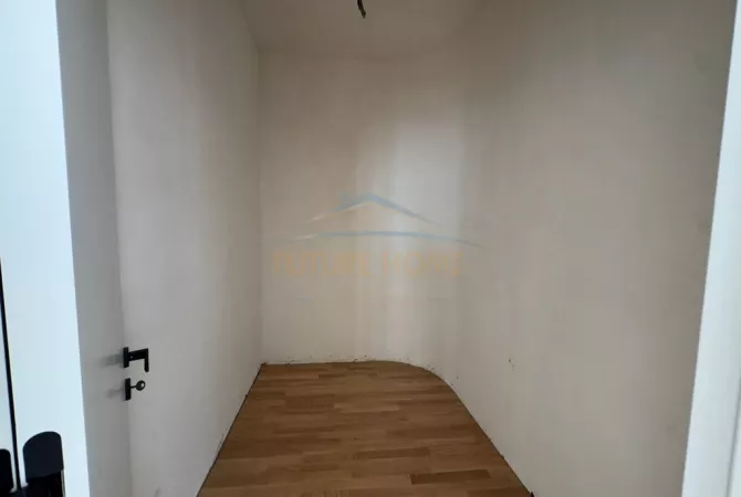 Shtepi ne shitje Vila Luksoze ne Tirane, 3+1, Mobilimi Bosh, pa mobiluar, Pagesa 591,000  Euro.