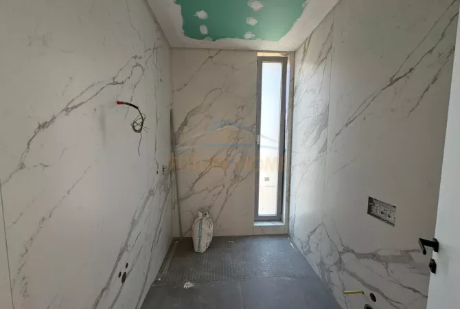 Shtepi ne shitje Vila Luksoze ne Tirane, 3+1, Mobilimi Bosh, pa mobiluar, Pagesa 591,000  Euro.