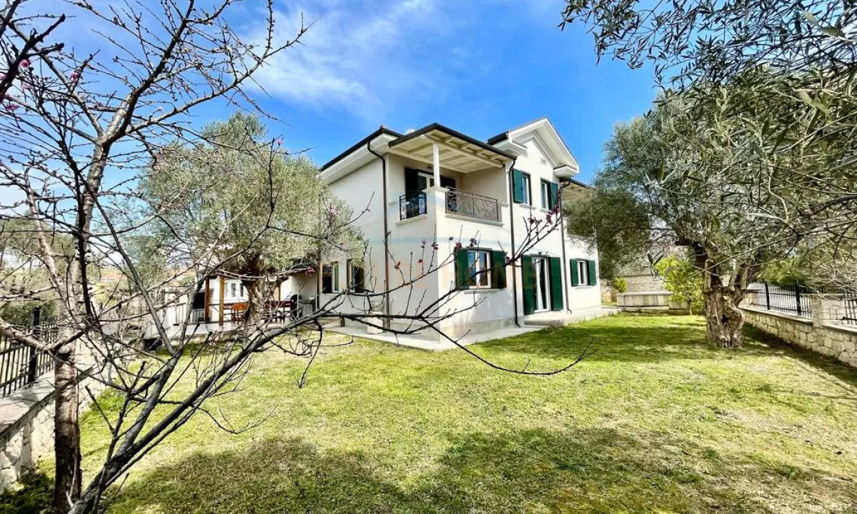 Shtepi ne shitje Shtepi Private ne Tirane, 4+1, Mobilimi E mobiluar, Pagesa 850,000  Euro.