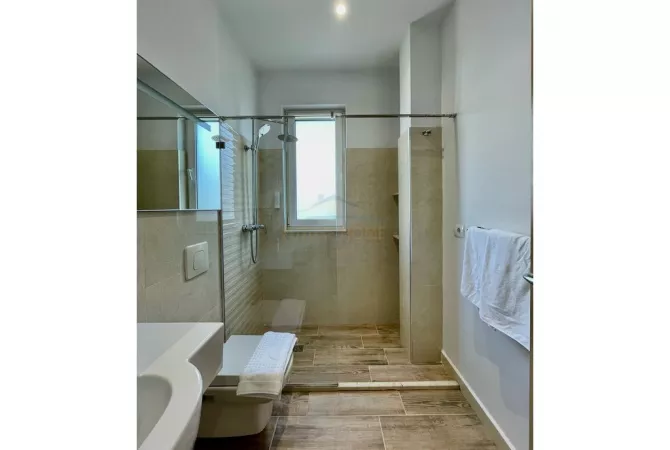 Shtepi ne shitje Shtepi Private ne Tirane, 4+1, Mobilimi E mobiluar, Pagesa 850,000  Euro.