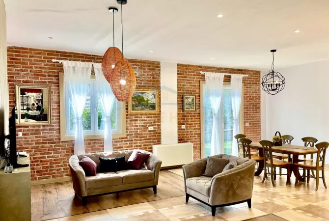 Shtepi ne shitje Shtepi Private ne Tirane, 4+1, Mobilimi E mobiluar, Pagesa 850,000  Euro.