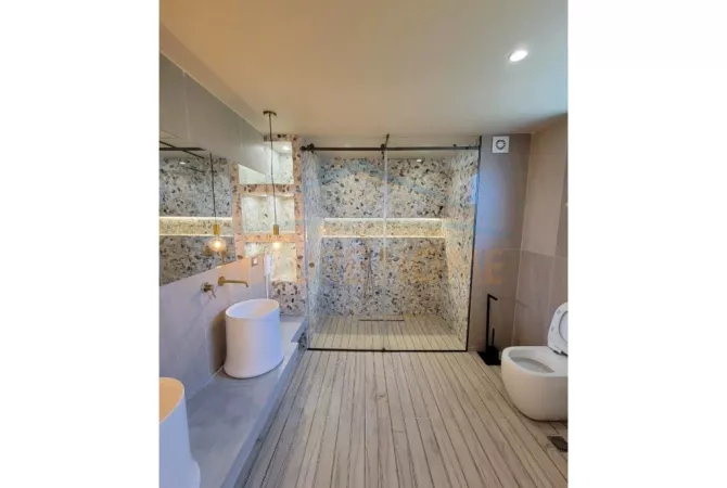 Shtepi ne shitje Vila Luksoze ne Tirane, 4+1, Mobilimi Pjeserisht e mobiluar, Pagesa 800,000  Euro.