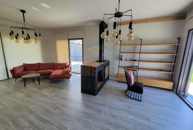 Shtepi ne shitje Vila Luksoze ne Tirane, 4+1, Mobilimi Pjeserisht e mobiluar, Pagesa 800,000  Euro.