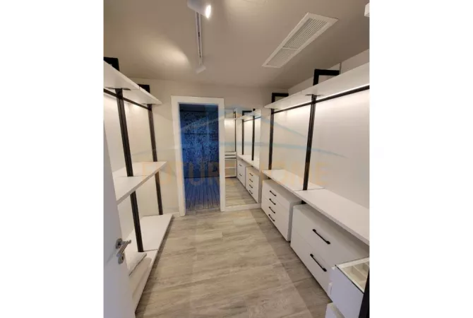 Shtepi ne shitje Vila Luksoze ne Tirane, 4+1, Mobilimi Pjeserisht e mobiluar, Pagesa 800,000  Euro.