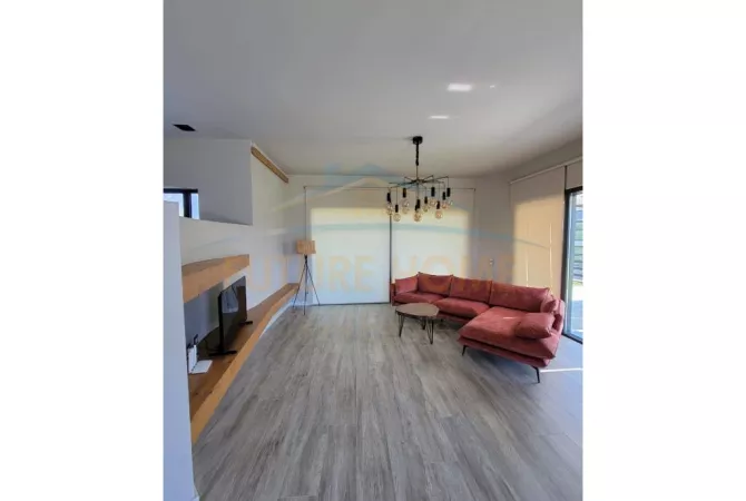 Shtepi ne shitje Vila Luksoze ne Tirane, 4+1, Mobilimi Pjeserisht e mobiluar, Pagesa 800,000  Euro.