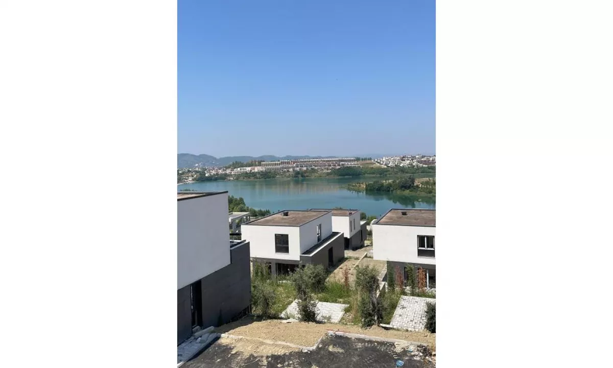 Shtepi ne shitje Apartament ne Tirane, 2+1, Mobilimi Bosh, pa mobiluar, Pagesa 244,000  Euro.