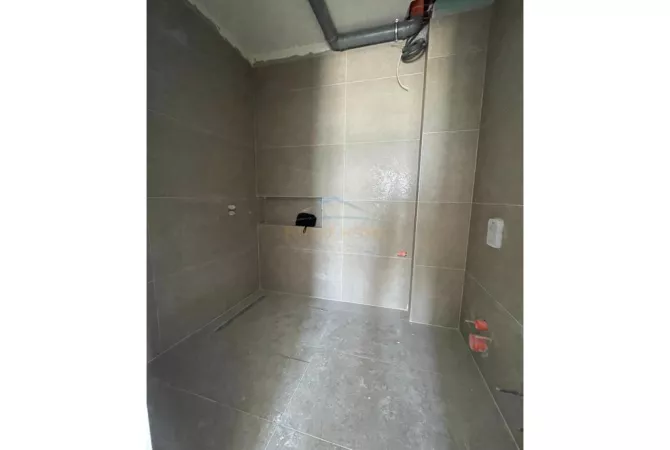 Shtepi ne shitje Apartament ne Tirane, 2+1, Mobilimi Bosh, pa mobiluar, Pagesa 244,000  Euro.