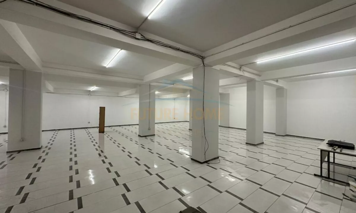 Shitet, Ambient, Unaza e Re, Tirane