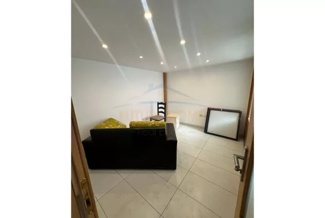 Shitet, Ambient, Unaza e Re, Tirane