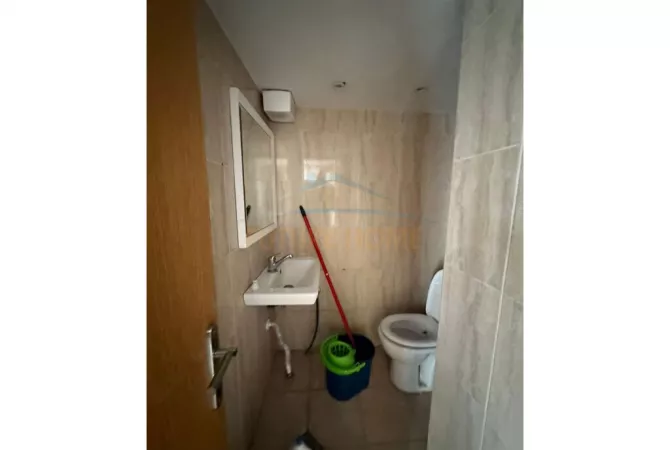 Shitet, Ambient, Unaza e Re, Tirane