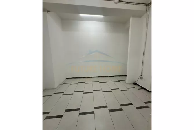 Shitet, Ambient, Unaza e Re, Tirane