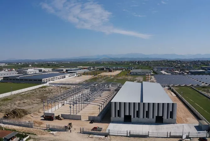 Ambient biznesi me qera 4+1 ne Durres - 4,500 Euro