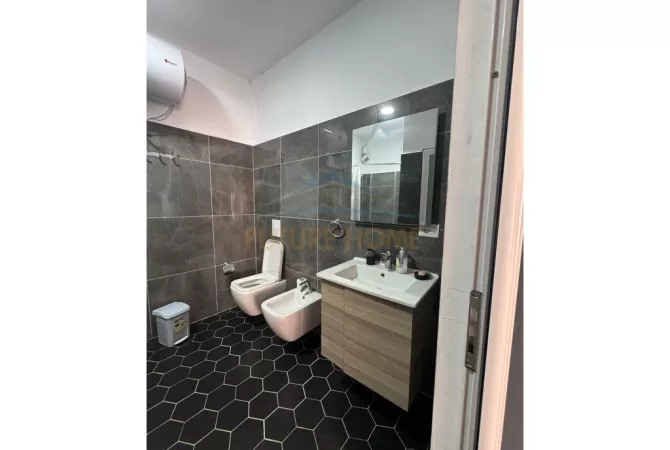 Shtepi ne shitje Apartament ne Durres, 1+1, Mobilimi E mobiluar, Pagesa 95,850  Euro.