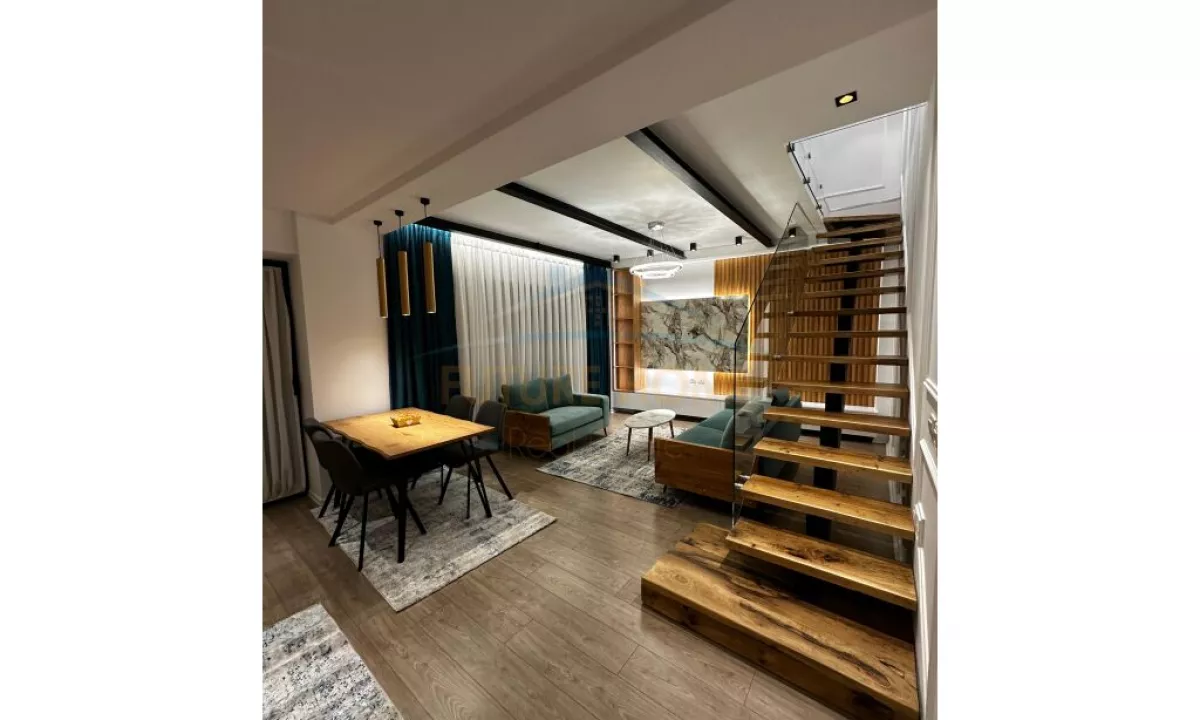 Shtepi ne shitje Duplex(shtepi me 2 kate) ne Tirane, 2+1, Mobilimi Pjeserisht e mobiluar, Pagesa 227,000  Euro.