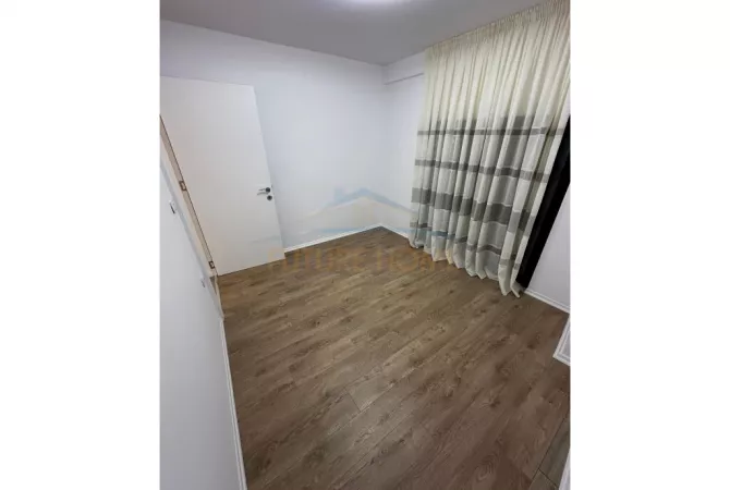 Shtepi ne shitje Duplex(shtepi me 2 kate) ne Tirane, 2+1, Mobilimi Pjeserisht e mobiluar, Pagesa 227,000  Euro.
