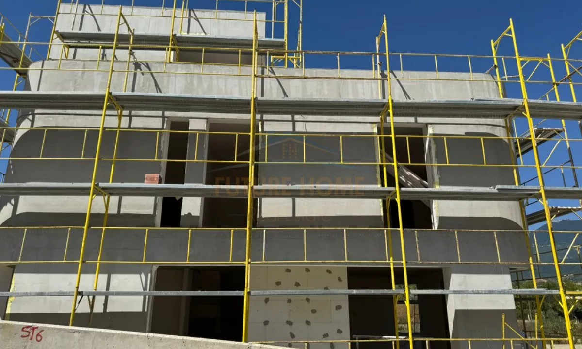 Shtepi ne shitje Vila Luksoze ne Tirane, 4+1, Mobilimi Bosh, pa mobiluar, Pagesa 59,200  Euro.