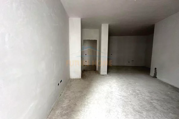 Shtepi ne shitje Apartament ne Tirane, 1+1, Mobilimi Bosh, pa mobiluar, Pagesa 80,000  Euro.