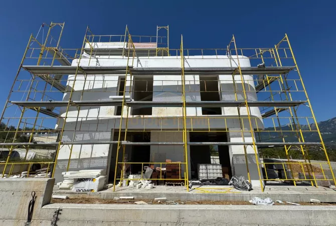 Luxury villas for sale in Tirana 4+1, Emty