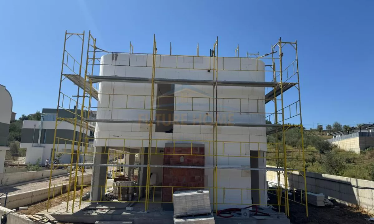 Luxury villas for sale in Tirana 4+1, Emty