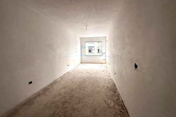 Shitet, Apartament 2+1, Paskuqan