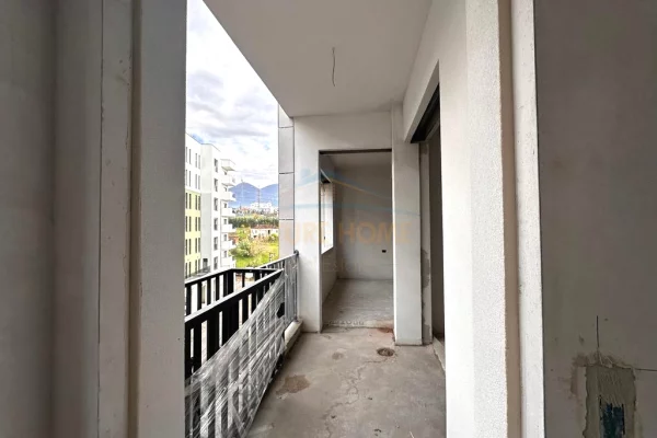 Shtepi ne shitje Apartament ne Tirane, 2+1, Mobilimi Bosh, pa mobiluar, Pagesa 102,300  Euro.