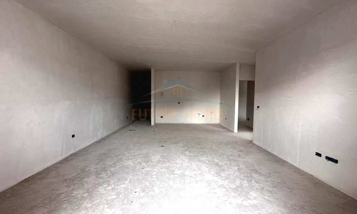 Shtepi ne shitje Apartament ne Tirane, 3+1, Mobilimi Bosh, pa mobiluar, Pagesa 174,000  Euro.