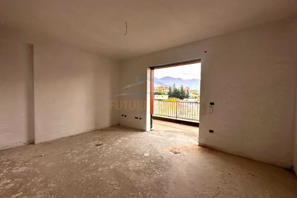 Shtepi ne shitje Apartament ne Tirane, 3+1, Mobilimi Bosh, pa mobiluar, Pagesa 174,000  Euro.
