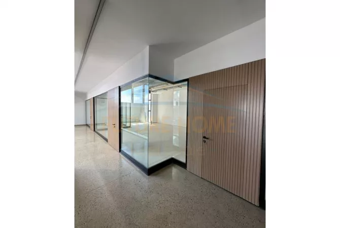 Qera, Godine Multifunksionale,Autosrtada Tirane- Durres.