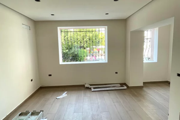 Shtepi ne shitje Apartament ne Tirane, 2+1, Mobilimi Bosh, pa mobiluar, Pagesa 170,000  Euro.