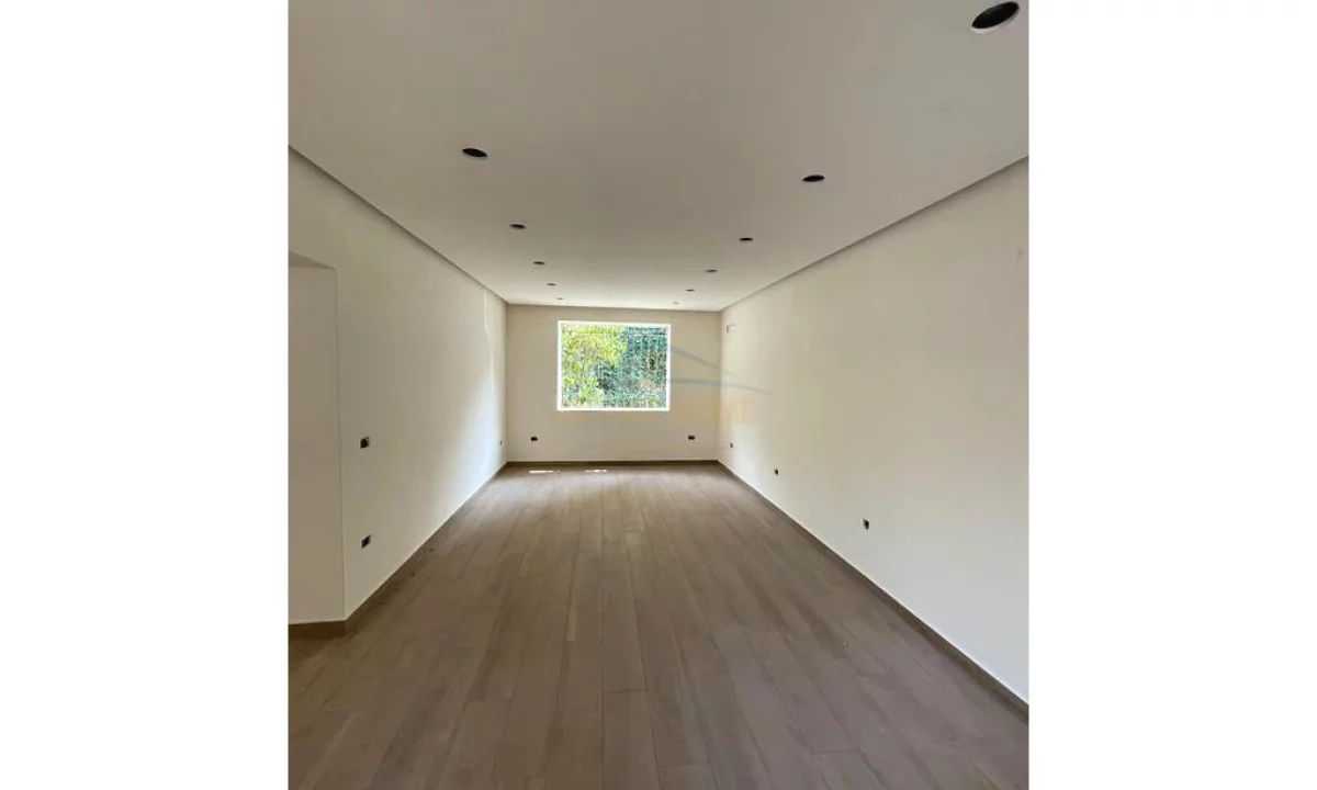 Shtepi ne shitje Apartament ne Tirane, 2+1, Mobilimi Bosh, pa mobiluar, Pagesa 170,000  Euro.