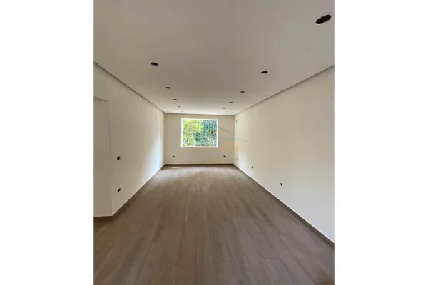 Shitet Apartament 2+1 në zonën e Oxhakut, Tiranë