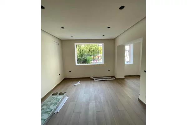 Shtepi ne shitje Apartament ne Tirane, 2+1, Mobilimi Bosh, pa mobiluar, Pagesa 170,000  Euro.