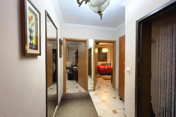 Shtepi ne shitje Apartament ne Tirane, 2+1, Mobilimi E mobiluar, Pagesa 125,000  Euro.