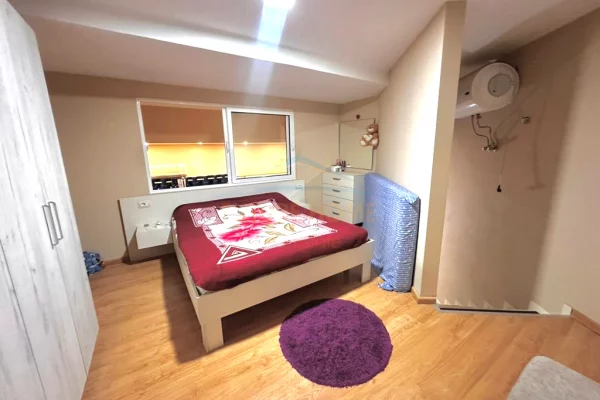 Shtepi ne shitje Duplex(shtepi me 2 kate) ne Tirane, 1+1, Mobilimi E mobiluar, Pagesa 85,000  Euro.