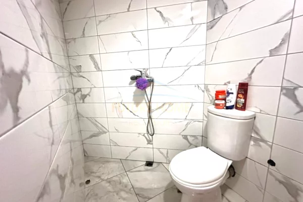 Shtepi ne shitje Duplex(shtepi me 2 kate) ne Tirane, 1+1, Mobilimi E mobiluar, Pagesa 85,000  Euro.