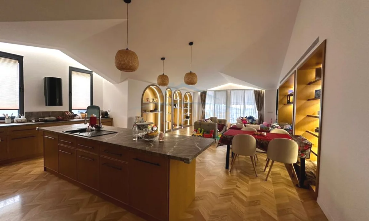 Shtepi me qera Apartament ne Tirane, 2+1, Mobilimi E mobiluar, Pagesa 1,800  Euro.