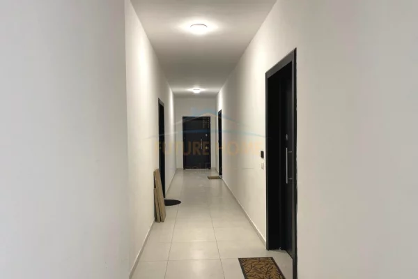 Appartamento in vendita a Tirana 3+1, Vuoto