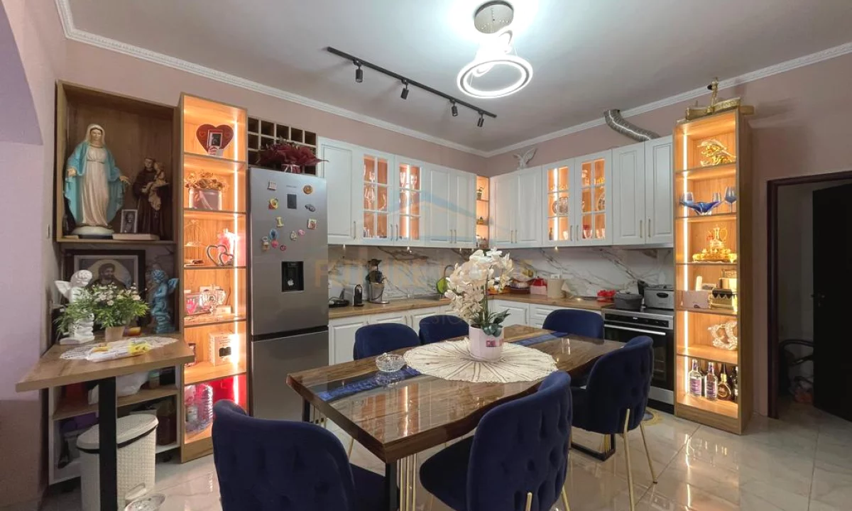 Casa privata/Indipendente in vendita a Tirana 2+1, Arredato