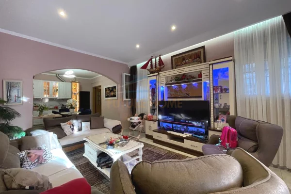 Casa privata/Indipendente in vendita a Tirana 2+1, Arredato