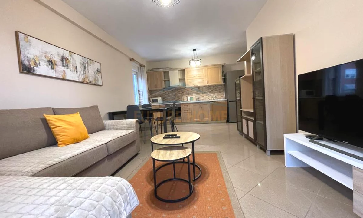 Shtepi me qera Apartament ne Tirane, 2+1, Mobilimi E mobiluar, Pagesa 800  Euro.