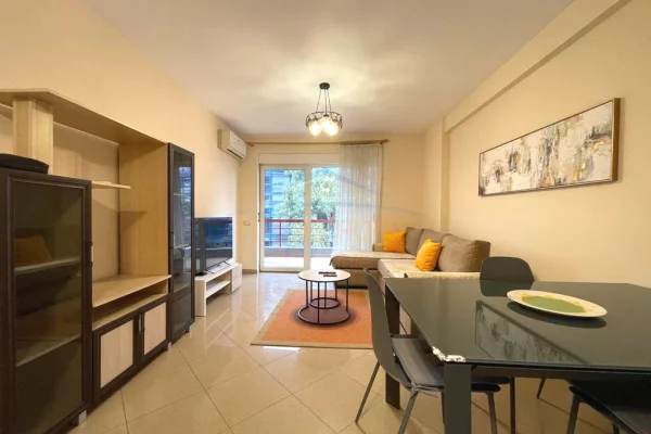 Shtepi me qera Apartament ne Tirane, 2+1, Mobilimi E mobiluar, Pagesa 800  Euro.