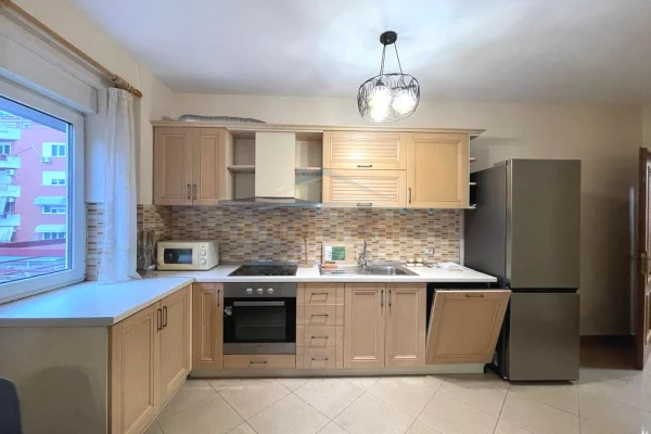 Shtepi me qera Apartament ne Tirane, 2+1, Mobilimi E mobiluar, Pagesa 800  Euro.