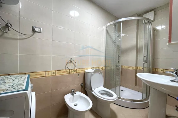 Shtepi me qera Apartament ne Tirane, 2+1, Mobilimi E mobiluar, Pagesa 800  Euro.