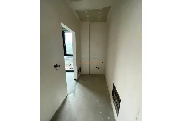 Villa di lusso in vendita a Tirana 3+1, Vuoto